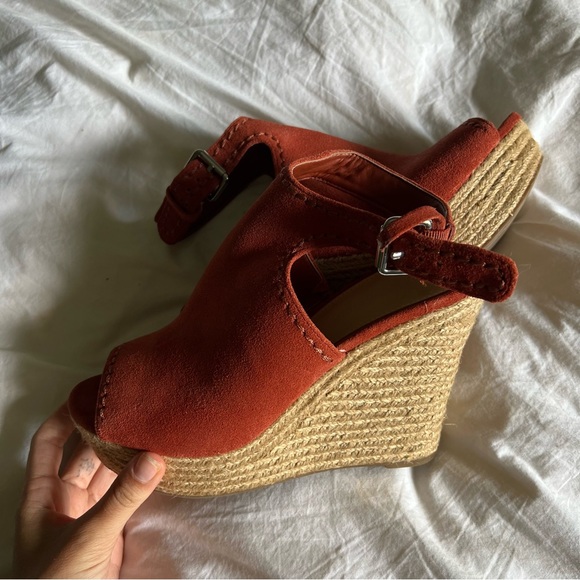 Marc Fisher Wedges - Picture 6 of 6